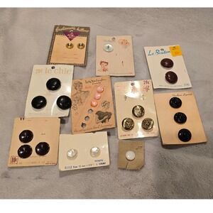 Vintage Buttons on Cards Lot Fashion Sewing Crafting Le‎ Chic Luckyday Lansing